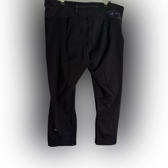 Vintage Lululemon Run Crop Leggings Sz 12 | Black Geometric Panel Capri - Picture 1 of 3